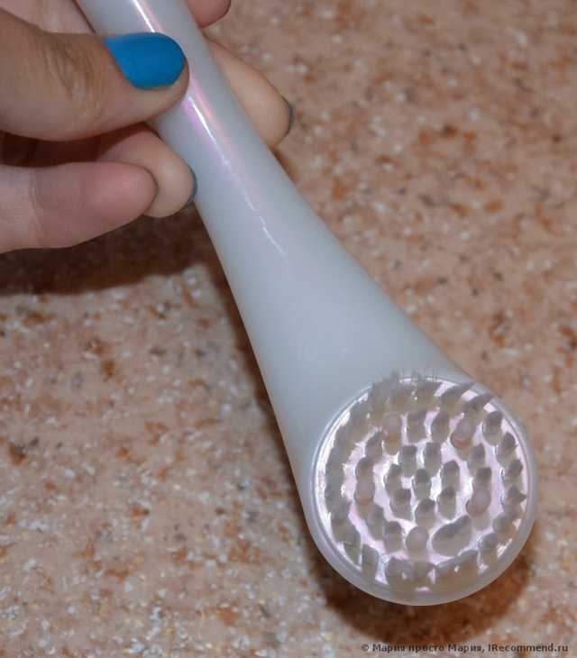 Щёточка для очищения и массажа лица Shiseido Cleansing Massage Brush - фото
