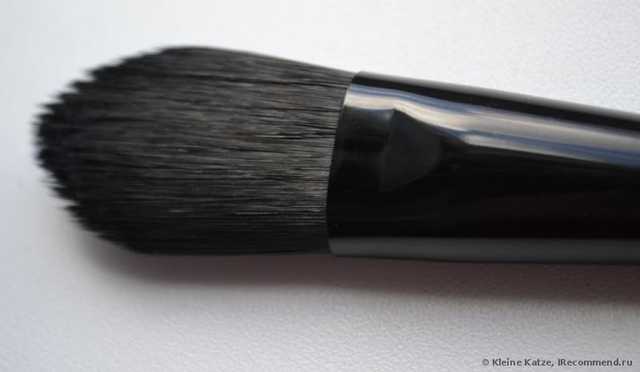 Кисть для нанесения тональной основы Oriflame - фото