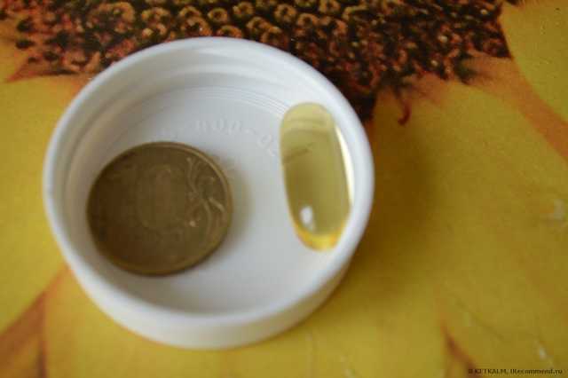 Для сравнения размер капсулы с монетой номиналом 10 рублей