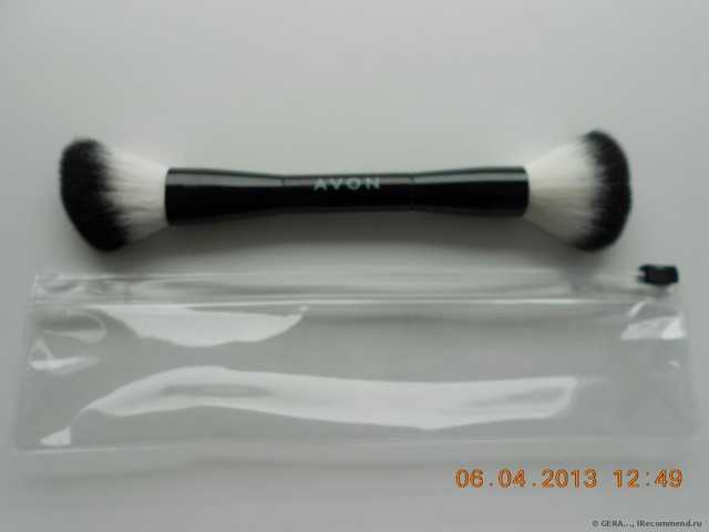 Кисть для макияжа Avon Двухсторонняя в чехле - фото