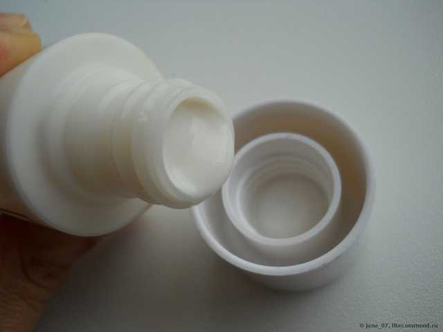 Молочко для снятия макияжа Sisley Lyslait Cleansing Milk with White Lily для сухой кожи с белой лилией - фото