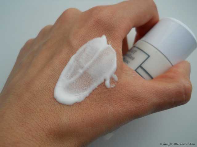 Молочко для снятия макияжа Sisley Lyslait Cleansing Milk with White Lily для сухой кожи с белой лилией - фото