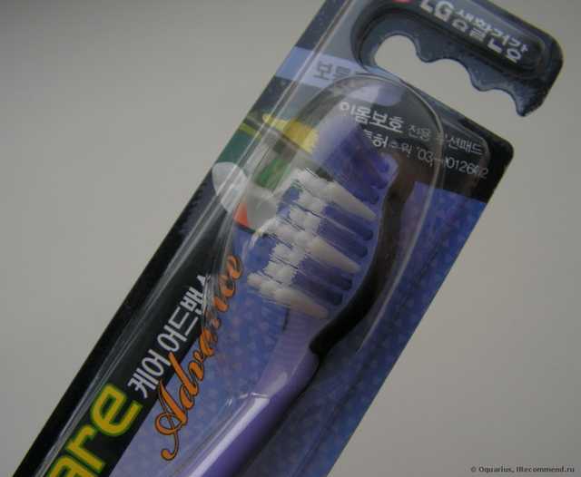 Зубная щетка LG Household & Health Care с щетиной средней жесткости и гибкой чистящей головкой "Perloe Care Advance" - фото