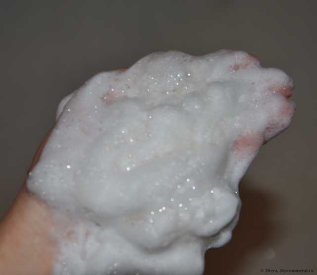 Пенка для умывания Missha Creamy Latte Strawberry Cleansing Foam - фото