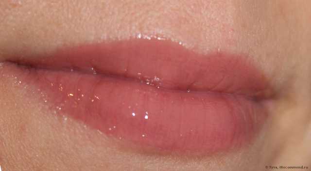 Вот как выглядит зеркальная водная гладь на губах.+фото