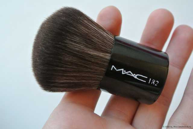Добротная, бюджетная кисть с закосом на MAC :) Для пудры самое то.