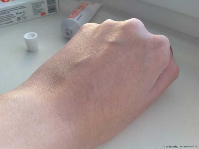 Рука после нанесения пантенола