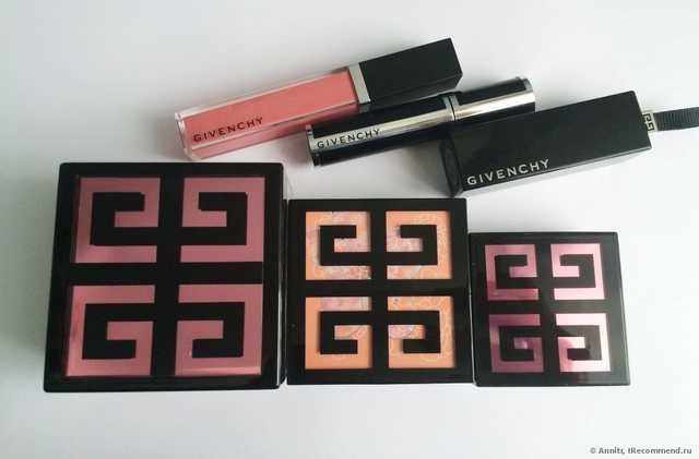 В сравнении с компактной пудрой и румянами Givenchy