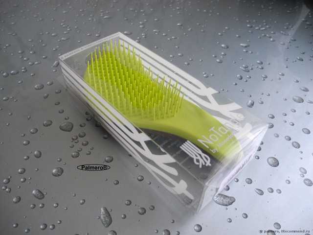 Macadamia No Tangle Brush взует любую чесалку;) В отзыве: а Вы знали, что в ней есть часики? Дискриминационная политика производителя. И, конечно же, бой-сравнение Макадамия со всеми известной Tangle Teezer :: Или тот случай, когда длина имеет значение;)