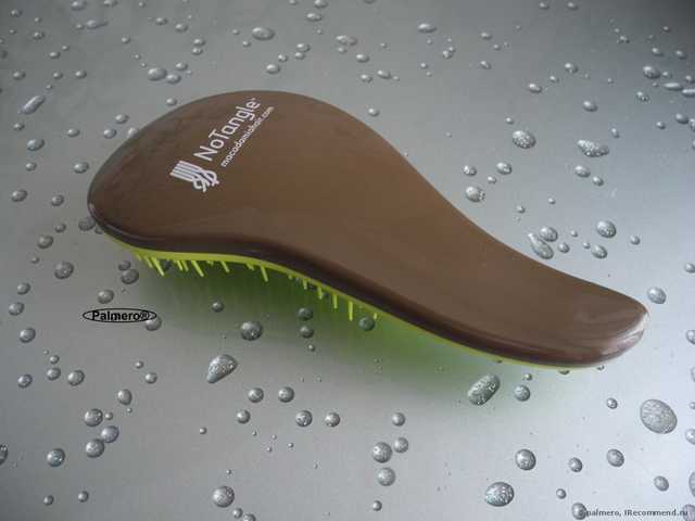 Macadamia No Tangle Brush взует любую чесалку;) В отзыве: а Вы знали, что в ней есть часики? Дискриминационная политика производителя. И, конечно же, бой-сравнение Макадамия со всеми известной Tangle Teezer :: Или тот случай, когда длина имеет значение;)