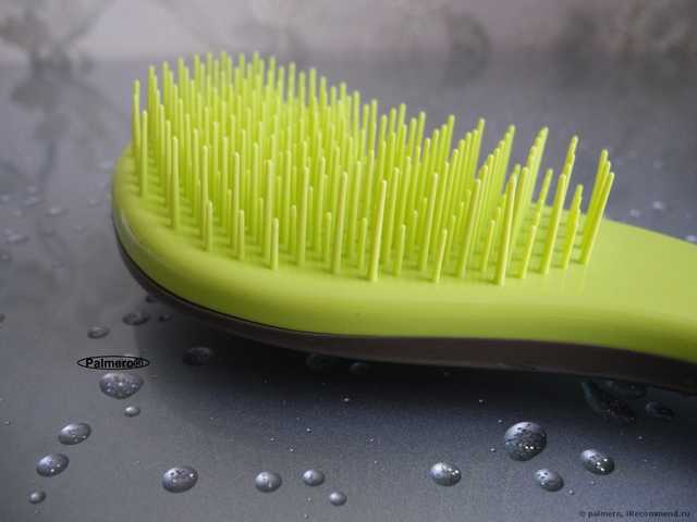 Macadamia No Tangle Brush взует любую чесалку;) В отзыве: а Вы знали, что в ней есть часики? Дискриминационная политика производителя. И, конечно же, бой-сравнение Макадамия со всеми известной Tangle Teezer :: Или тот случай, когда длина имеет значение;)