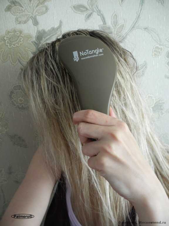 Macadamia No Tangle Brush взует любую чесалку;) В отзыве: а Вы знали, что в ней есть часики? Дискриминационная политика производителя. И, конечно же, бой-сравнение Макадамия со всеми известной Tangle Teezer :: Или тот случай, когда длина имеет значение;)