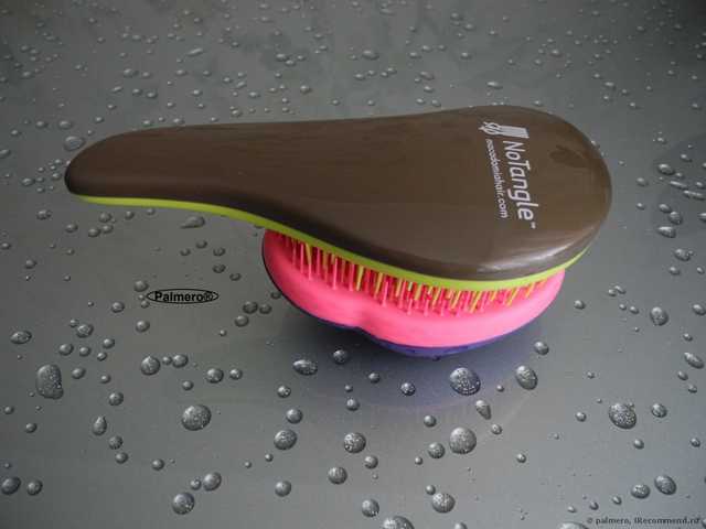 Macadamia No Tangle Brush взует любую чесалку;) В отзыве: а Вы знали, что в ней есть часики? Дискриминационная политика производителя. И, конечно же, бой-сравнение Макадамия со всеми известной Tangle Teezer :: Или тот случай, когда длина имеет значение;)