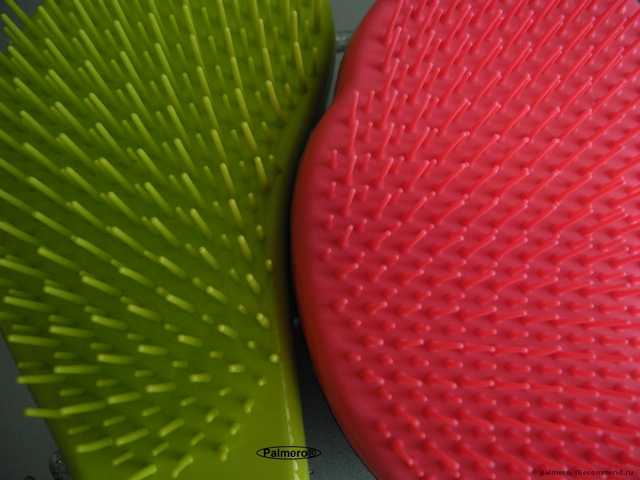 Macadamia No Tangle Brush взует любую чесалку;) В отзыве: а Вы знали, что в ней есть часики? Дискриминационная политика производителя. И, конечно же, бой-сравнение Макадамия со всеми известной Tangle Teezer :: Или тот случай, когда длина имеет значение;)