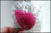 Спонжи для макияжа Avon 3D-спонж (аналог Beauty blender) Спонжи для макияжа Avon 3D-спонж (аналог Beauty blender)