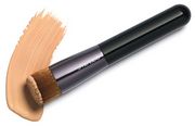 Кисть для нанесения тональной основы CLINIQUE Foundation Brush Кисть для нанесения тональной основы CLINIQUE Foundation Brush