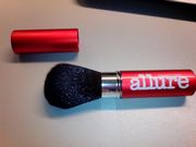 Кисть для макияжа из журнала Allure (складная) Кисть для макияжа из журнала Allure (складная)